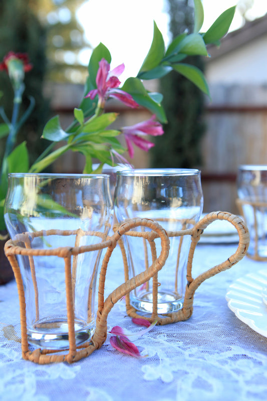 Set of 4 Vintage Drinking glasses with Rattan holders